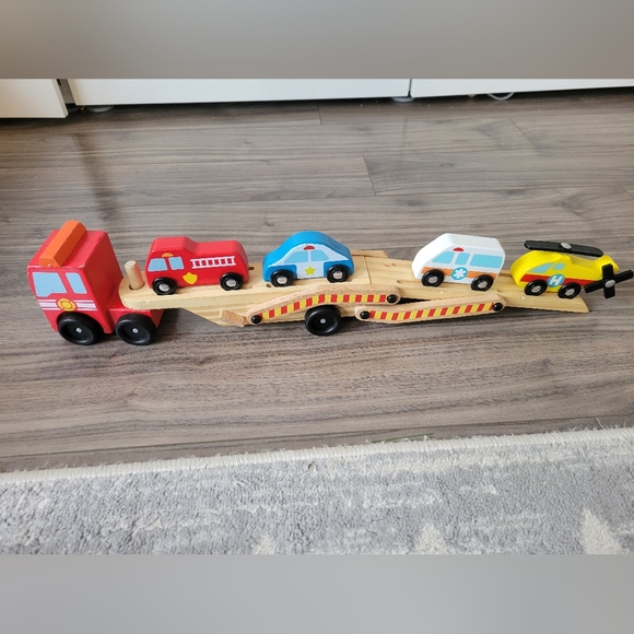Wooden transport truck with rescue vehicles - Picture 3 of 5